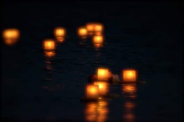 Festival des Lanternes Flottantes : Une Tradition Lumineuse à Découvrir