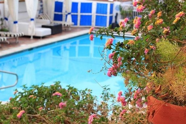 Piscinebleumarine