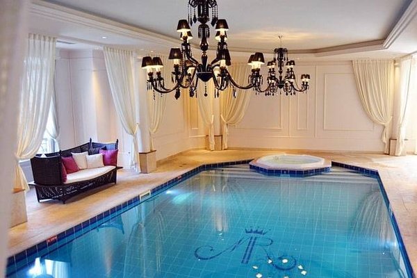 Quelle est la différence entre brome et chlore pour votre piscine ?